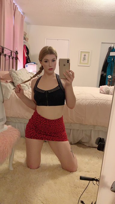 Am I pulling off this bad girl look? 😋😈🤘 https://t.co/22Lgr1Sl6q