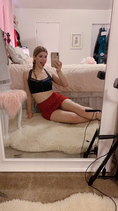 Am I pulling off this bad girl look? 😋😈🤘 https://t.co/22Lgr1Sl6q