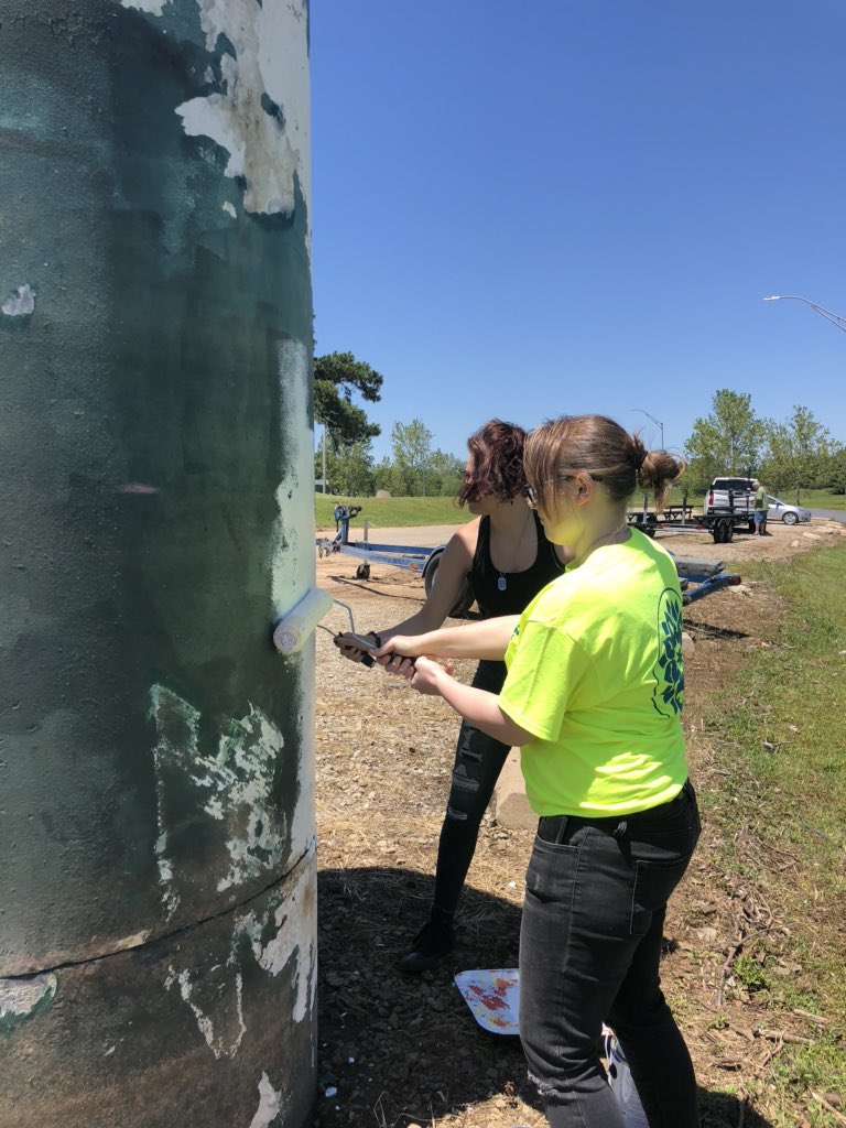 EAST_EufaulaKTC's tweet photo. Eufaula KTC EAST students, Tristen Burns, Rachael Brown, and Nadia Gaylor, are painting their digital art, on the manhole, at Eufaula Cove Marina. Another EAST project! #EASTIntiative https://t.co/NOqYyh5gEF