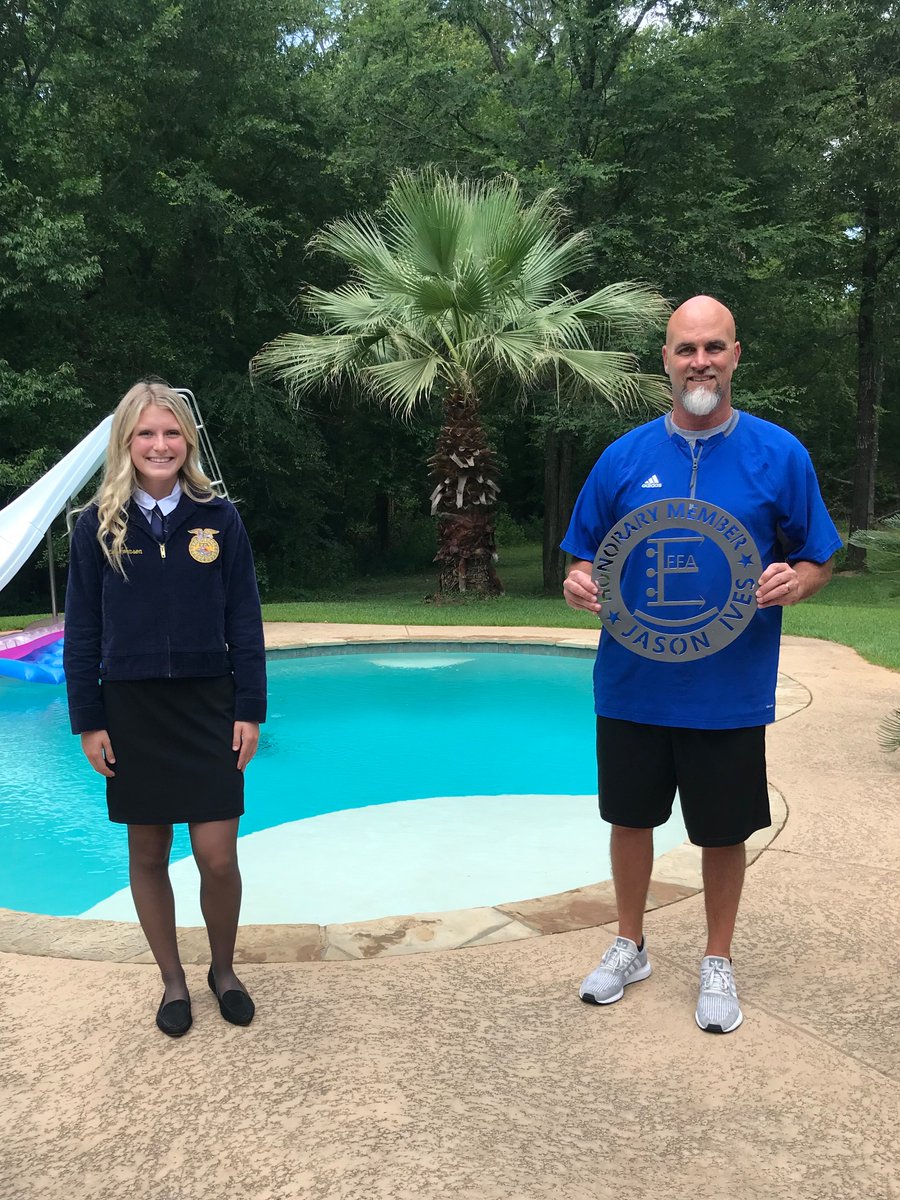 jives90's tweet photo. Thanks to Gracie Johnson and Elkhart FFA for the kind words and gift! Proud to be a Honorary Member of Elkhart FFA!! #goelks https://t.co/lj3MmM8CE8