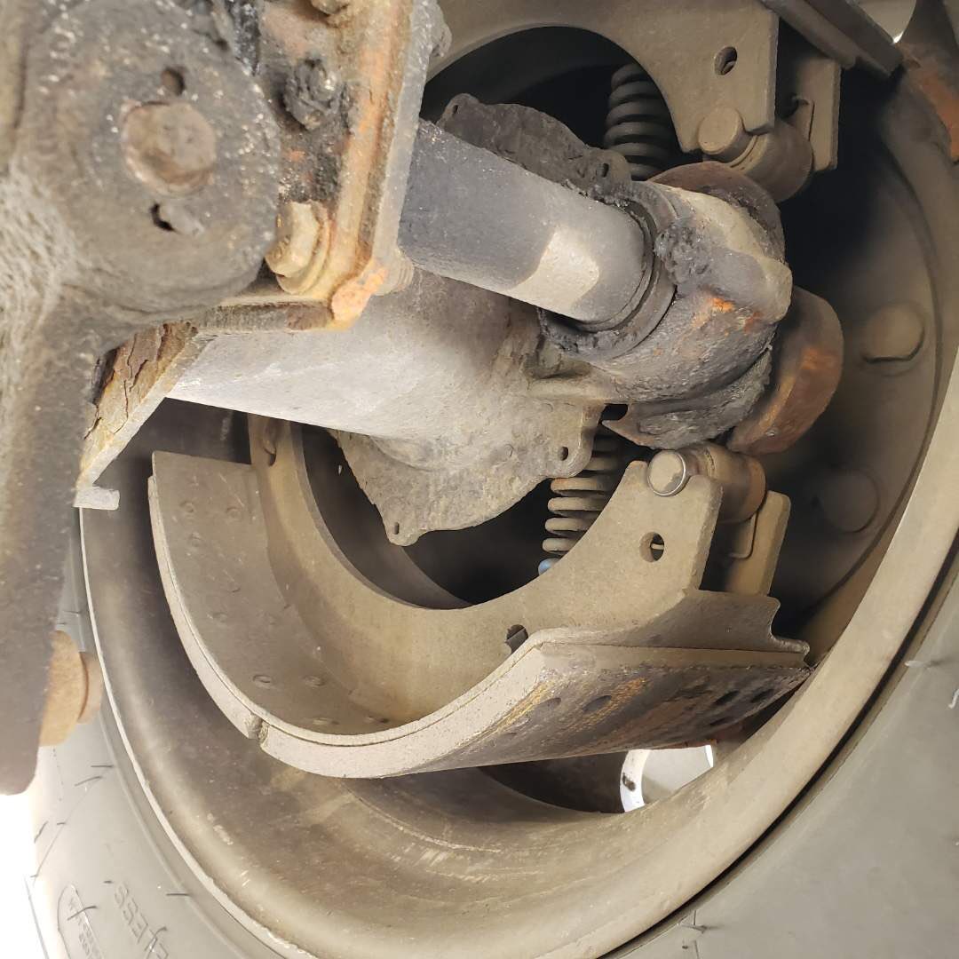140_local_MTO's tweet photo. #WindsorTIS #MTOEnforcement @CVSA #RoadSafety 5 of 10 brakes not functioning properly on the combination loaded with steel! 1 brake missing a drum! @C_Mulroney @fordnation #InThisTogether https://t.co/nQDZU0jfky