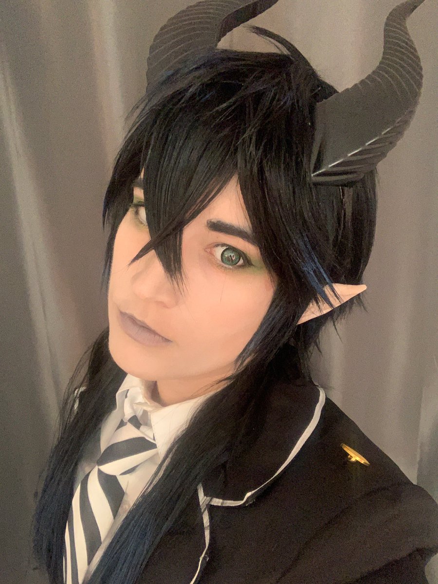LaurianeFrance's tweet photo. Cosplay Test as malleus from twisted wonderland
The lenses are not correct (it’s normal because I’m waiting for the good green color). 
And the jacket is from chougi (touken ranbu 😂)

#ツイステ　#ツイステコスプレ　#testcosplay https://t.co/xBeLzixOSK