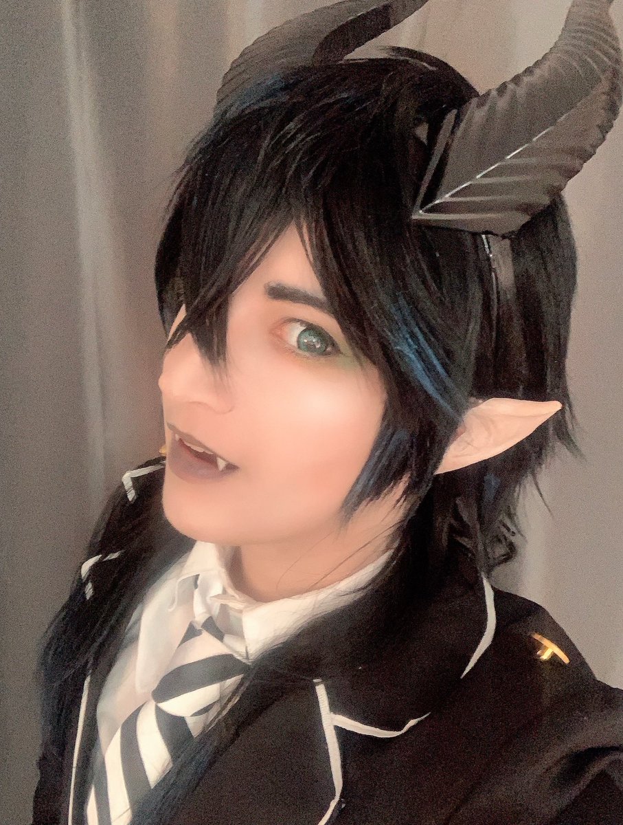 LaurianeFrance's tweet photo. Cosplay Test as malleus from twisted wonderland
The lenses are not correct (it’s normal because I’m waiting for the good green color). 
And the jacket is from chougi (touken ranbu 😂)

#ツイステ　#ツイステコスプレ　#testcosplay https://t.co/xBeLzixOSK