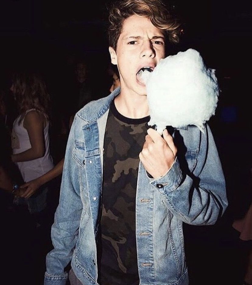 Jacee_____'s tweet photo. Jace and food, just one thing😋❣️@Jacenorman https://t.co/l4fdYc3IxD