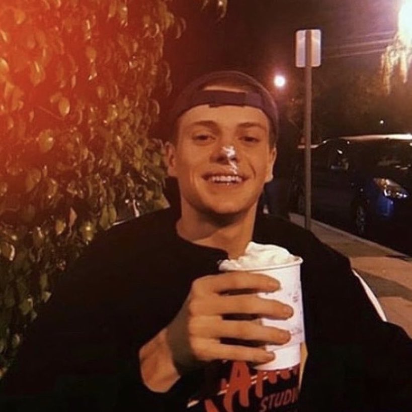Jacee_____'s tweet photo. Jace and food, just one thing😋❣️@Jacenorman https://t.co/l4fdYc3IxD