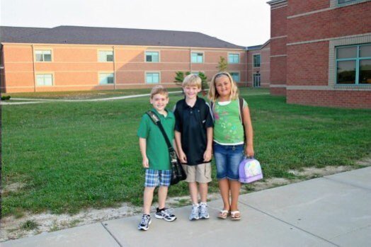 pattimann76's tweet photo. Having my teaching partners walk this parenting journey with me since day one has been such a blessing.   Today we watched our babies graduate from @MasonSchools @michelletiffner @jengraymann #teampioneers #masonmoment https://t.co/kFZs0omAMZ