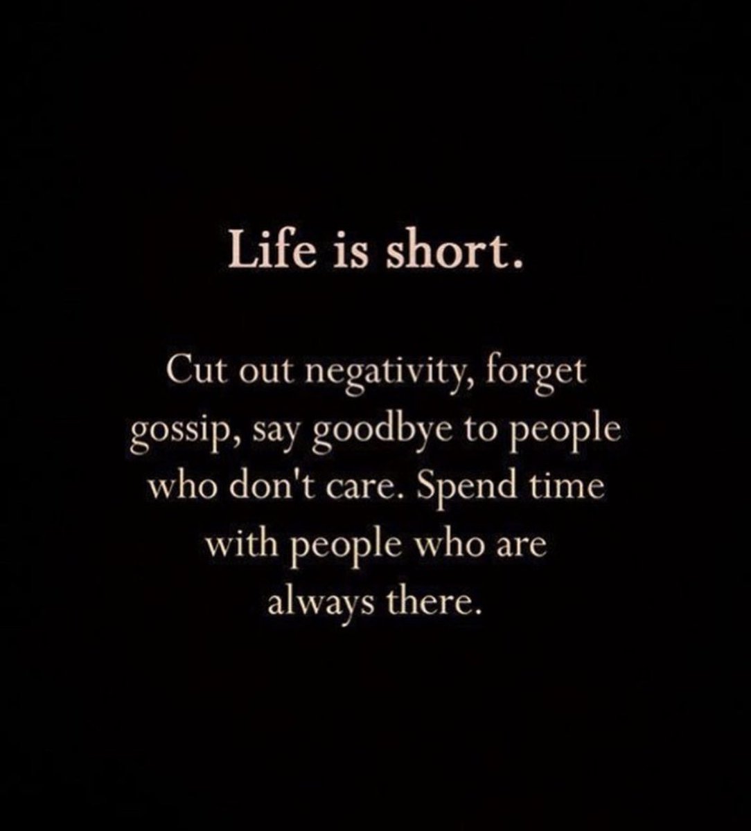 AnniHow's tweet image. This is me- saying goodbye 👋🏼 stay in your lane , I’m happy in mine 😊