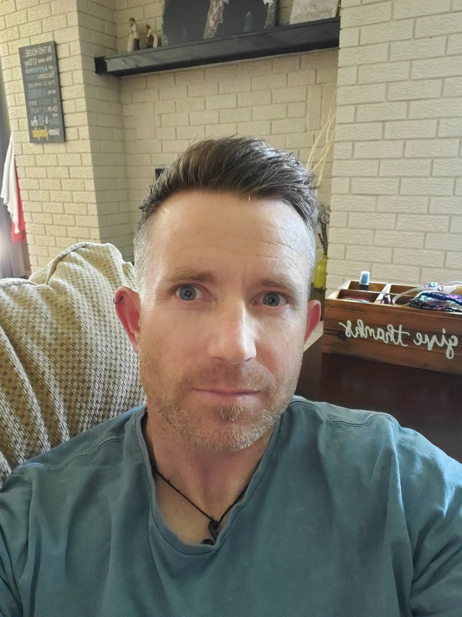 Matt_Cootes13's tweet photo. Scariest thing about covid? Cutting your own hair in a 3 way mirror......#slightpanic #betterthaniexpected https://t.co/Pp3ZR0w998