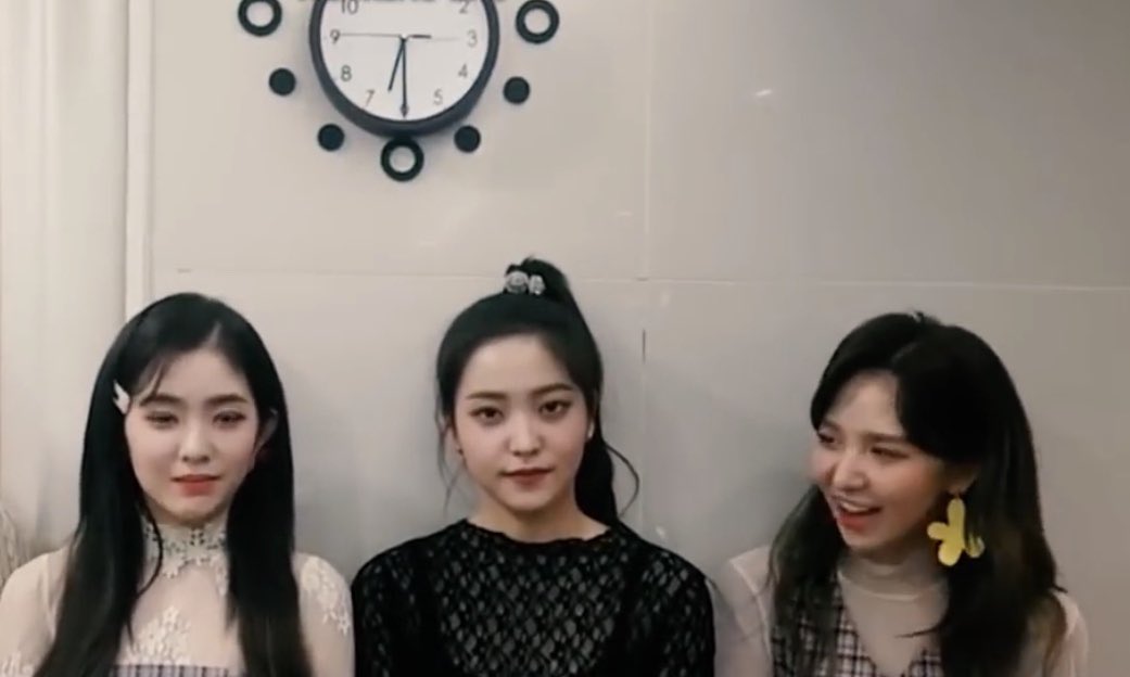 red velvet members as third wheels; a thread