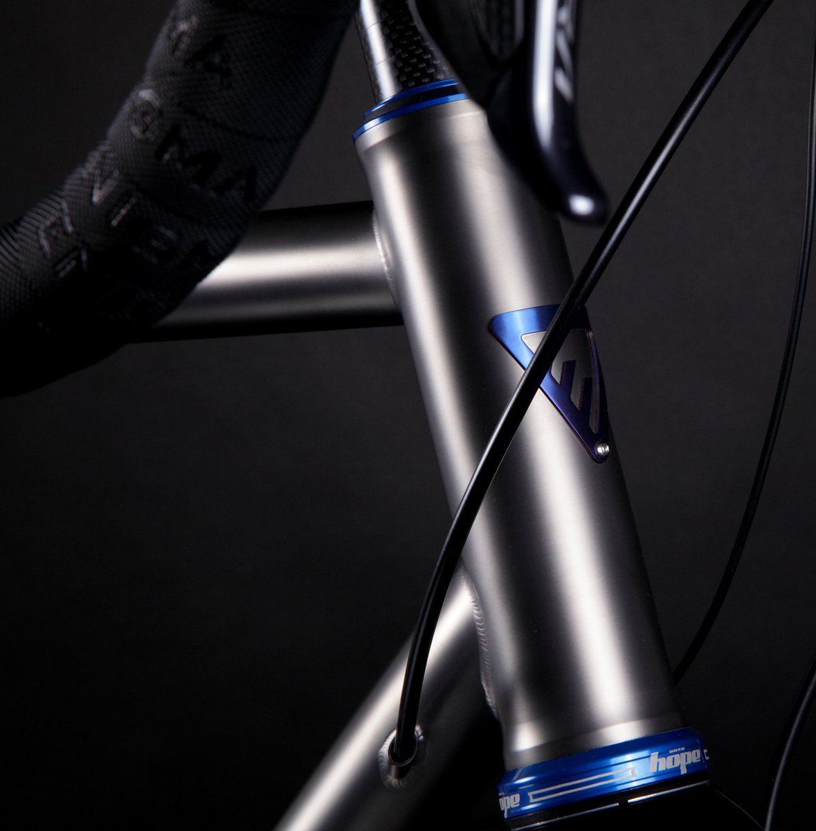 Enigmabikes's tweet image. Signature Excel in Stealth Mode..... #HandmadeInUK #Tibikes #Bespokebikes #6al4v #handcrafted #EnigmaExcel #madetomeasure #bikeporn #Titaniumbikes #cyclingpics #handmadeinengland