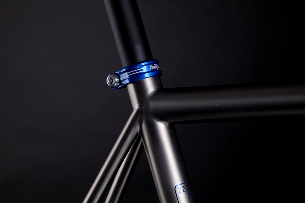Enigmabikes's tweet image. Signature Excel in Stealth Mode..... #HandmadeInUK #Tibikes #Bespokebikes #6al4v #handcrafted #EnigmaExcel #madetomeasure #bikeporn #Titaniumbikes #cyclingpics #handmadeinengland