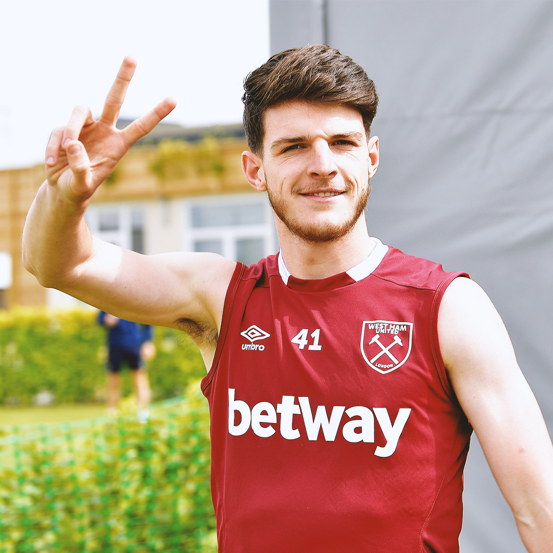 WestHam's tweet photo. B A C K ✌️ https://t.co/zTDcFOQZLr