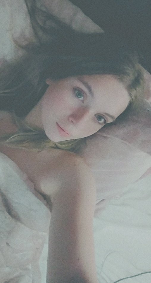 #girlfriendexperience #sexting Looking for a great girlfriend experience? Send me a DM. I want to keep you some company for a couple days or maybe even a week! We could have some #naughty fun as well 😉 add me on #snap: ashylyn2020 https://t.co/ogTsoKhGMr