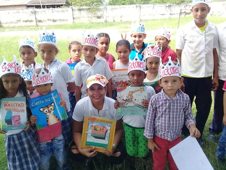 PiedadRocio19's tweet photo. #transformomipracticacuando a través de propuestas pedagógicas logró generar un cambio¡No podria ser otra que! "la lectura al alcance de todos" 
@CreoUnimag @unimagdalena @MelfiDiaz  @Francybamado
@albertoemiprado
@carlosaraujo92
@ospina_mildred
@glidiabeatriz https://t.co/s0atU58SXw