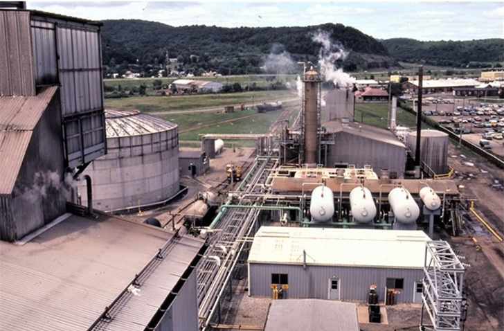 CFIndustries's tweet photo. From the Archives: Late 1970s view of the now-closed Olean Nitrogen Complex in New York. CF operated the site's upgrade plants from 1971-1983 under contract, and never owned the facility. In fact, the upgrade plants we ran and the ammonia plant were owned by different companies. https://t.co/alkF2PmBnJ