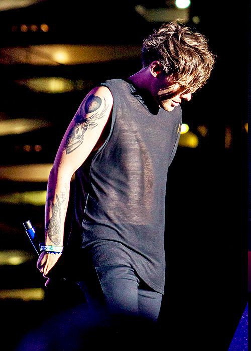 Louis Tomlinson with muscular; a long but necessary thread.