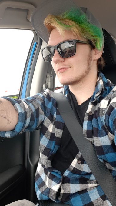 I love my lilblue spaceship 😍 Now I FEEL like a Findom  Send lil bitches!!   Paypig venmo Avery_Love508<a href="/tag/queerdom"class="tags"><span>#queerdom</span></a>