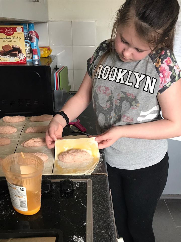 CarrickYMCA's tweet photo. WHAT AN INCREDIBLE END TO THE WEEK! We had 43 families taking part in our PAKT Family Friday Cookery Class - making some tasty sausage rolls and supported by @ChildreninNI
#YMCA #Carrickfergus #Belong #Contribute #Thrive #ParentAndKidsTogether #PAKTFamily #FamilyWorks https://t.co/KAdIaOOYPb