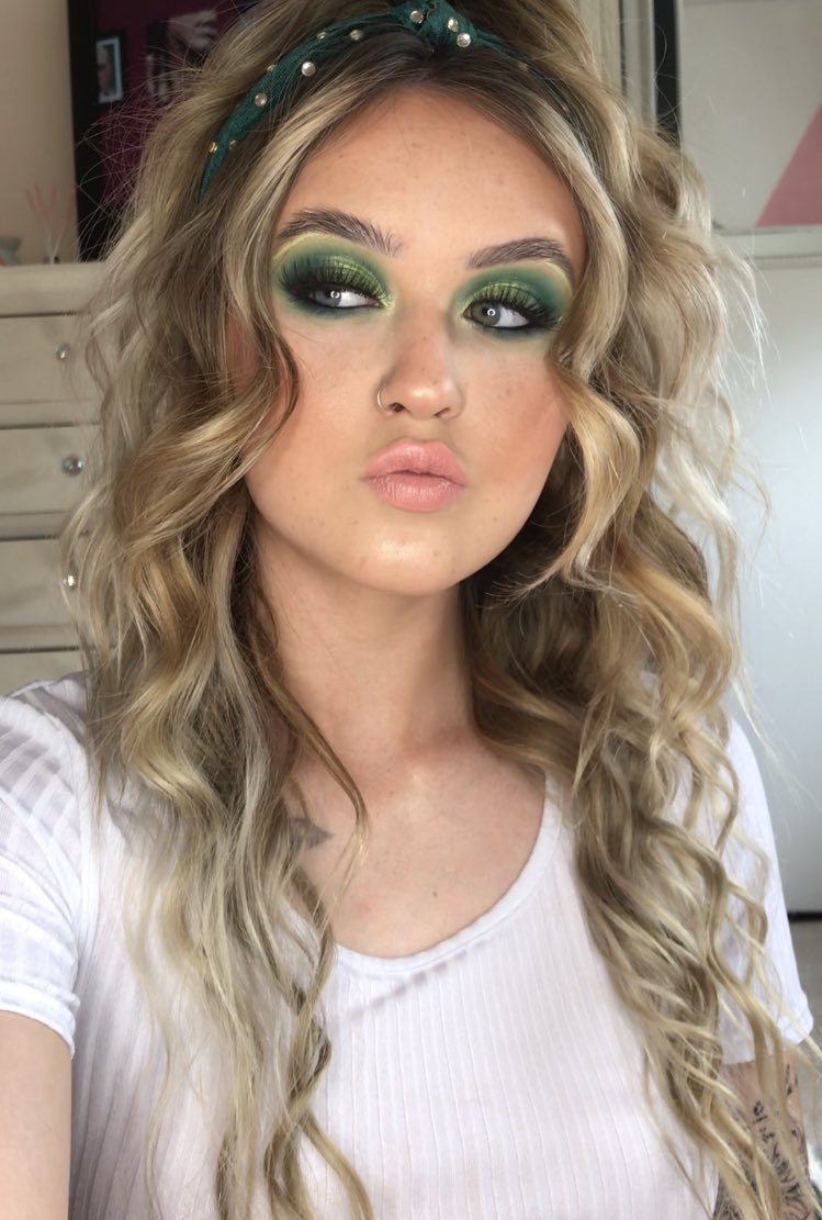 Sophh_0's tweet photo. Day 4💚🌿 

#JamiesWeekOfColour 
@jamiegenevieve 💓

https://t.co/XvWDC7G041 https://t.co/CbDDPZL8S2