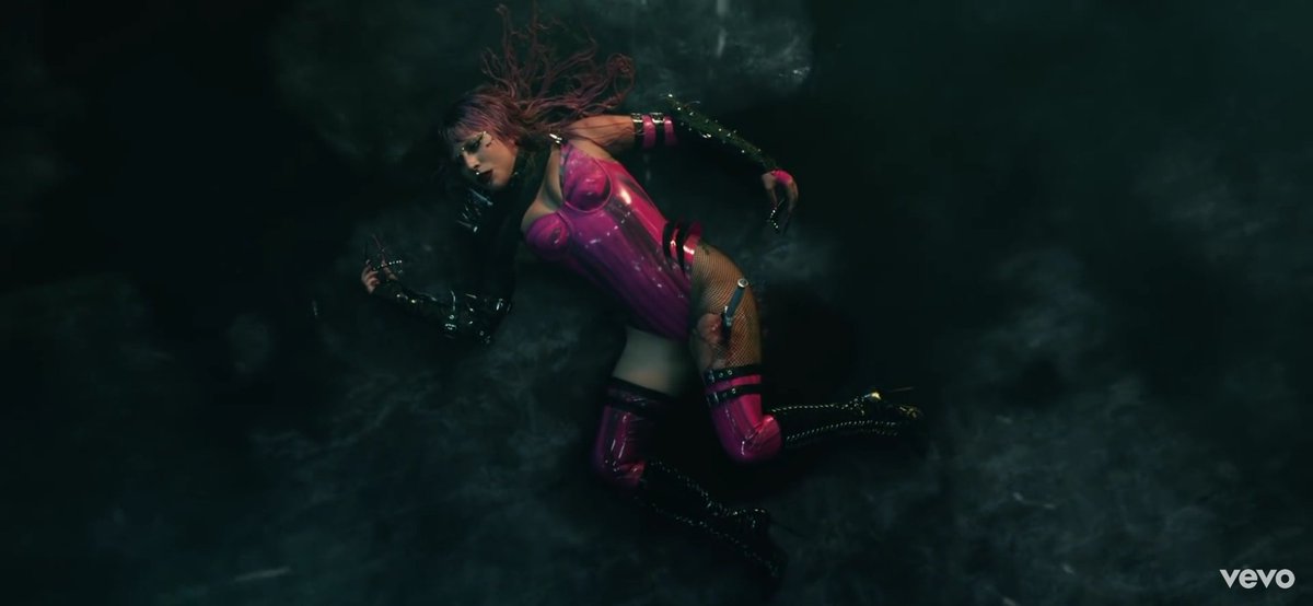bloooo_mary's tweet photo. 🔥💧 
#RainOnMeMusicVideo #LadyGaga https://t.co/48WvV3SFk2