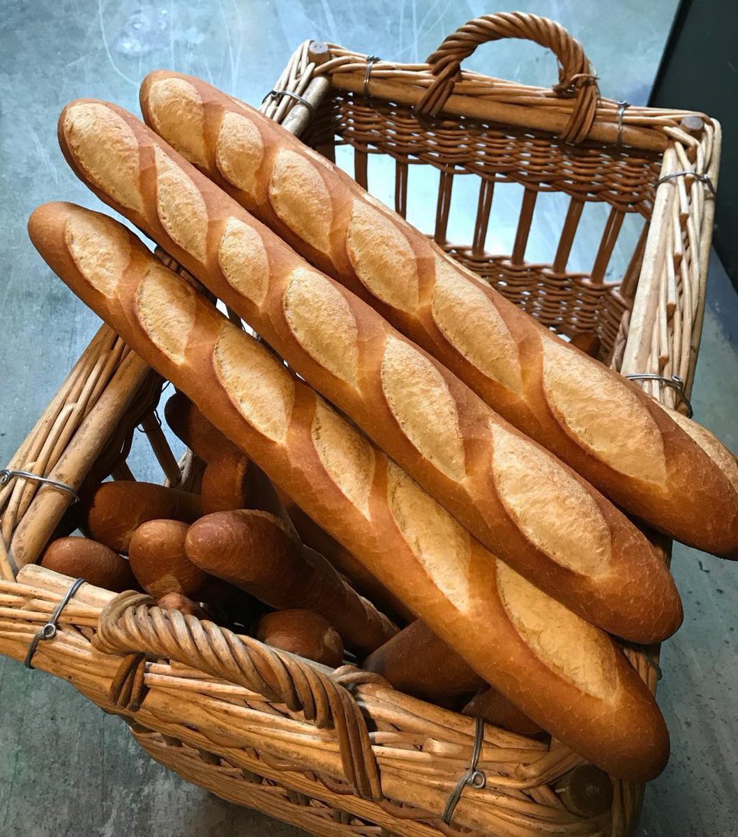 pike_place's tweet image. Le Panier is reopening Saturday morning! Stop by and pick up fresh-baked bread and dessert! @LePanierBakery will be open 7 days a week from 7am - 5pm

Learn more about Market businesses at PikePlaceMarket.org/GroceryShop &amp;amp; PikePlaceMarket.org/Takeout

#PikePlaceMarket
#SupportSeattleSmallBiz