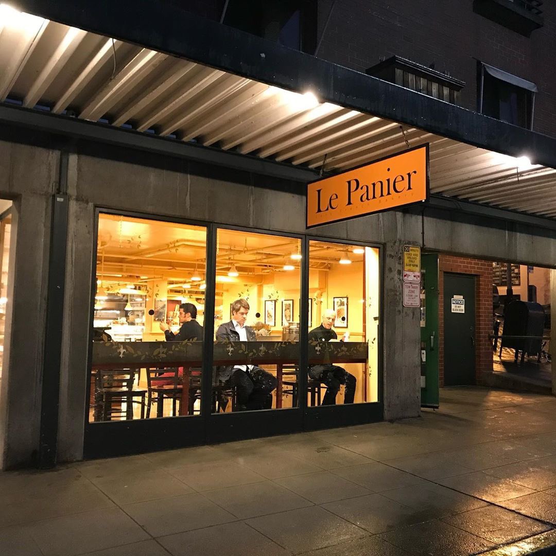 pike_place's tweet image. Le Panier is reopening Saturday morning! Stop by and pick up fresh-baked bread and dessert! @LePanierBakery will be open 7 days a week from 7am - 5pm

Learn more about Market businesses at PikePlaceMarket.org/GroceryShop &amp;amp; PikePlaceMarket.org/Takeout

#PikePlaceMarket
#SupportSeattleSmallBiz