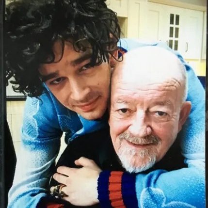 the1975online's tweet photo. "Don't worry, darling, 'cause I'm here with you..." #noacf #the1975 https://t.co/CycV0hhl8k