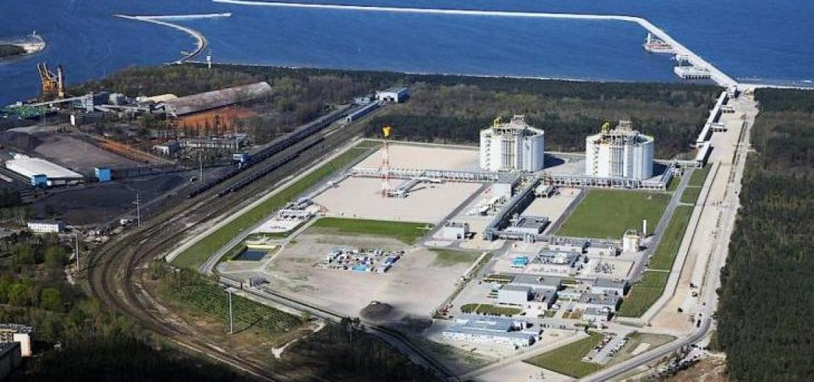 PolskaMorska's tweet photo. Dodatkowa moc regazyfikacyjna w terminalu #LNG w #Świnoujściu 💪
Zarezerwowana przez.@GK_PGNiG w terminalu moc regazyfikacyjna wzrośnie z 5 mld do 6,2mld👍 do 2022 roku, a następnie do 2024 roku do 8,3 mld metrów sześciennych. Więcej ⤵️ https://t.co/uKMcJkS6oW
