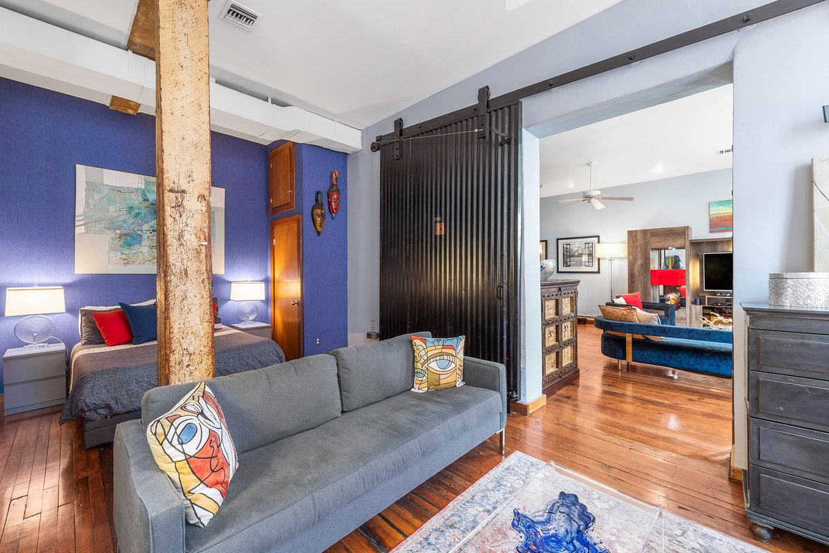 _JamieRaphael's tweet image. Check Out This Amazing Loft Rehab At A Great Value!

📍109-111 Church Street #3, Philadelphia, PA 19106

1 bed | 1 bath | 1,000 sq ft | $345,000 

Property listing: 
zillow.com/homedetails/10…

Contact me for more details!