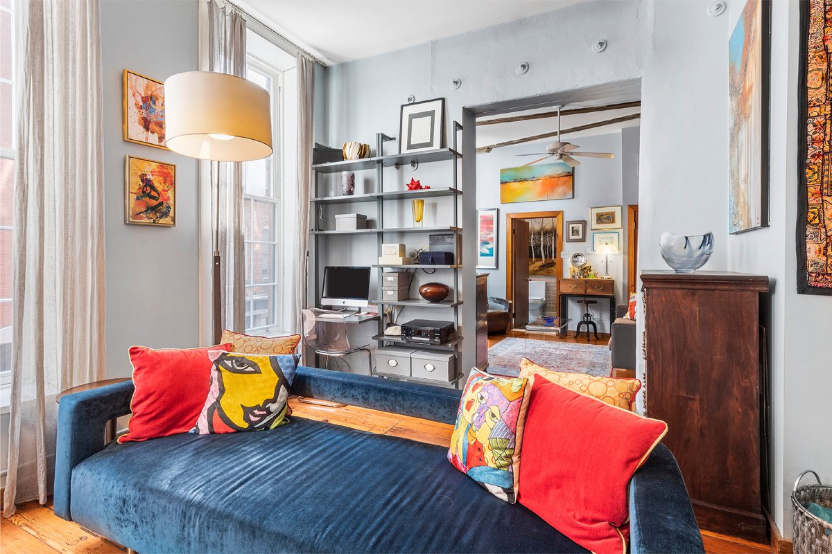 _JamieRaphael's tweet image. Check Out This Amazing Loft Rehab At A Great Value!

📍109-111 Church Street #3, Philadelphia, PA 19106

1 bed | 1 bath | 1,000 sq ft | $345,000 

Property listing: 
zillow.com/homedetails/10…

Contact me for more details!