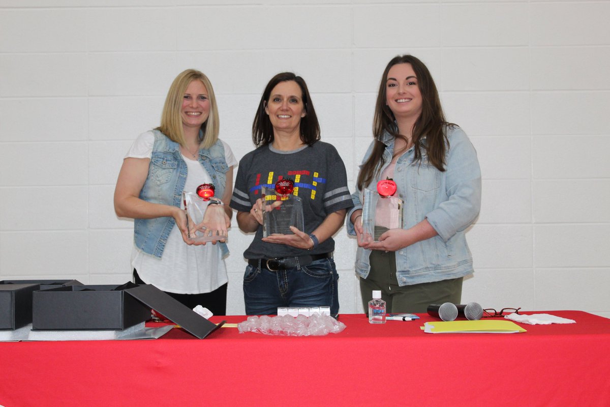 Rise_Above_RXVI's tweet photo. Congratulations to the 2019-2020 Richmond R-XVI School District's Teachers of the Year. #SpartanNation

Elementary - Brittany Hornine
Secondary - Julee Slater
Novice - Michaela Lamb https://t.co/mPrISB4iTY