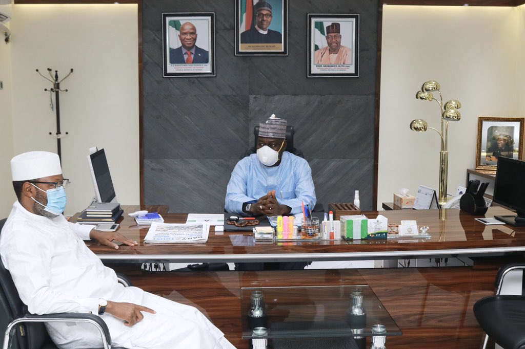 FmstNg's tweet photo. Earlier today the HMoS of @Fmstng was at @FMWHNIG to interface with Minister of State, Works @EngrAbkrD_Aliyu
#Synergy
#MaskUpYourself. #EidUlFitr ๐ธCaptainshogbo https://t.co/FxRlJwocuZ