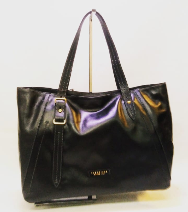mimmo_fusco's tweet photo. https://t.co/GwfQ19XgrK
#ilpontepelletteria #thebridge #thebridgebag #womanbag #borsadonna #girl #italianfashion #italianstyle #modaitaliana #caserta #campania #leathergood #shopping #shoppingbag #liketime #follower https://t.co/skIJo3FglW https://t.co/asoF01lBvL
