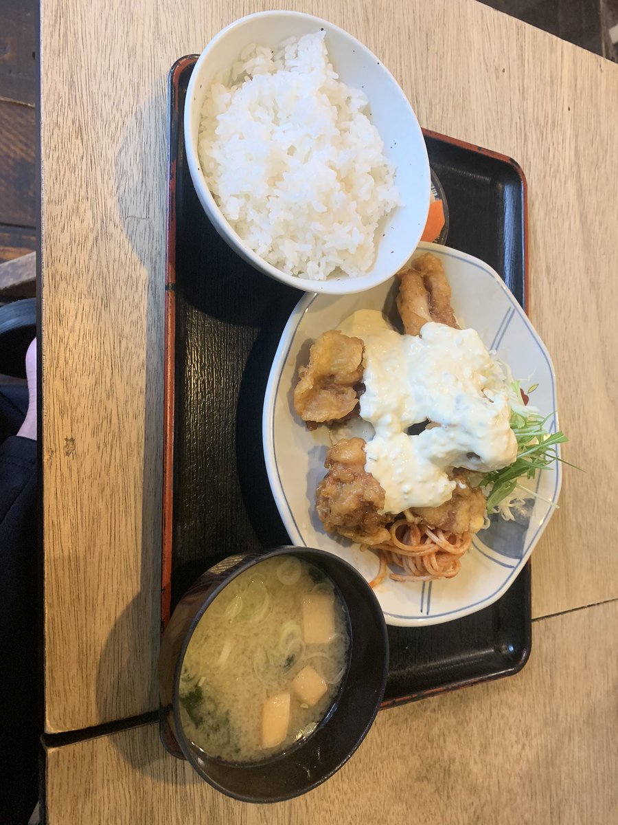 Kenta Yolo A Twitter お腹すいたー T T これは下北沢にある三角っていう定食屋さんのチキン南蛮だよお なんだか時間が過ぎるのが早いねー 皆んなが見てくれるから僕は覚醒しようとおもってます がんばれkentaあああ 余計な情報