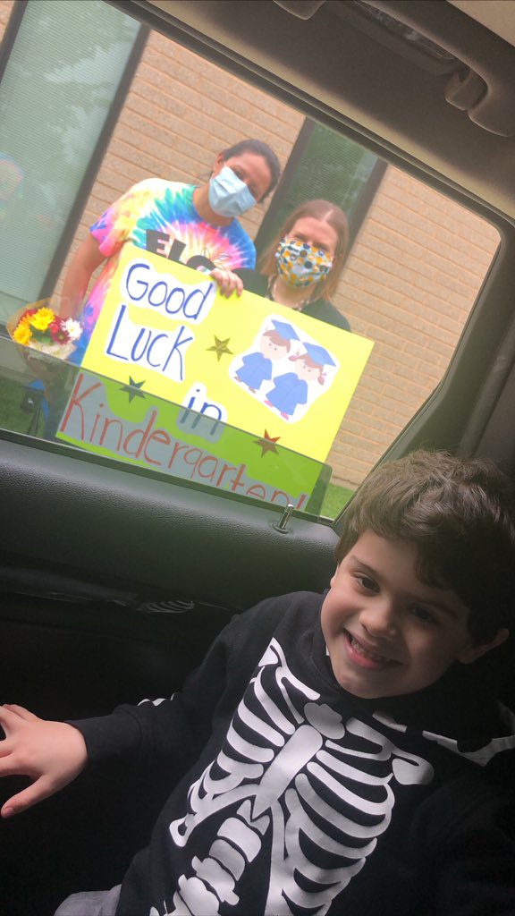 makeupbycina's tweet photo. We’re sad this is the way we have to say goodbye to our teachers, with no hugs 🥺 but nonetheless we thank you for being amazing teachers!! ♥️♥️ my little jayden loves y’all! @deanne_ELC #weareELC #ELC #district54 https://t.co/MaubH2TX1M