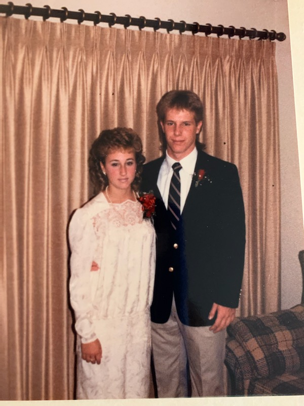 I really missed not having the annual <a href="/FCEFoundation/">Falls Church Education Foundation</a> Gala this year and hope everyone will help support the #FCEFVirtualGala
Go to the GoFundMe link charity.gofundme.com/o/en/campaign/…
Here's a dance photo from Robinson HS 1987!! <a href="/bethlangan10/">Beth Langan</a>