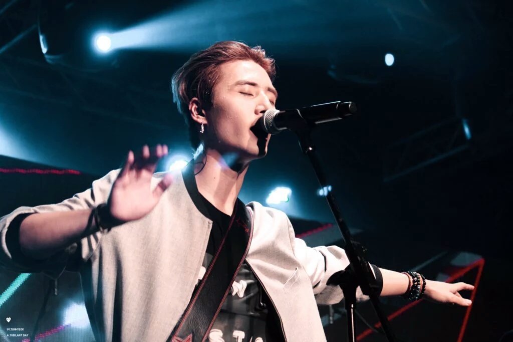 a very small thread on 160115 youngk because why not heh !!!