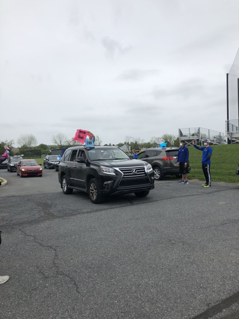 KKline101's tweet photo. What a special day! ππ¦
We finally got to see our students (and coworkers), in person, for the Summer Send-off Parade! π₯°π»π€ What a mix of emotions! ππ»ππ’ππ€£ Thanks to all the #aNAISing students and parents who attended!!!! https://t.co/Wu0cBOYmeD