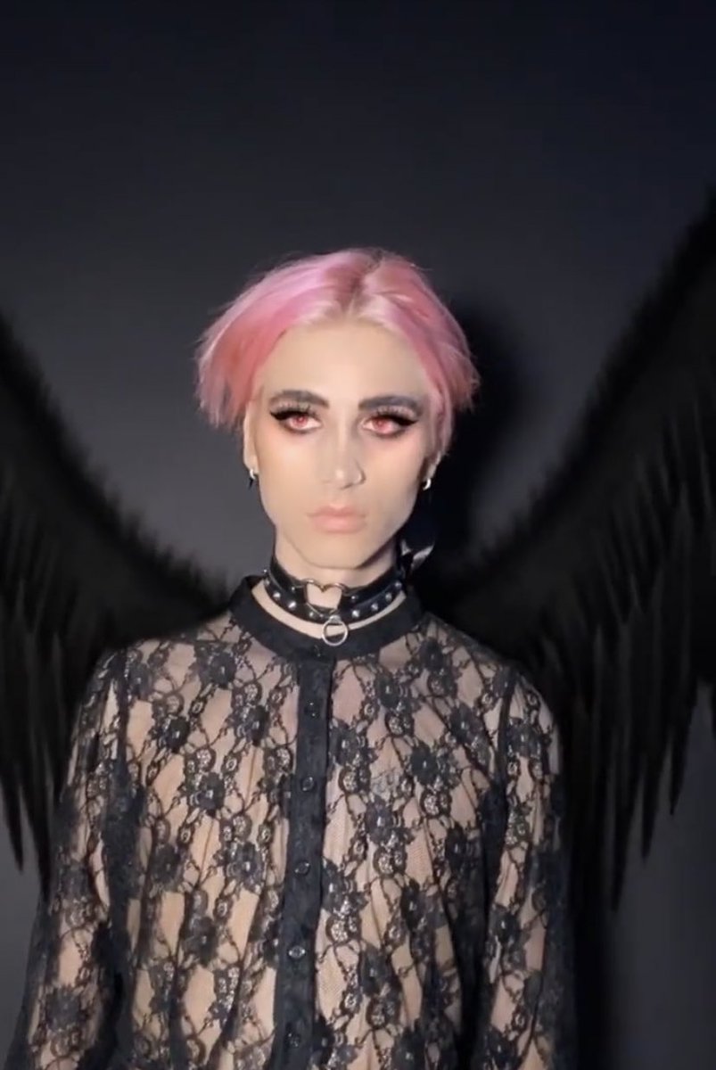 Take another drag turn me to ashes
Ready for another lie?