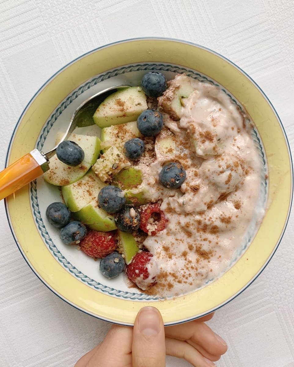 NEOLIFECLUB's tweet photo. We love to see how you get creative with #NeoLife protein powder! @sisterswhocooktogether topped their yogurt fruit bowl with #NeoLifeShake for added nutrition and a delicious taste of chocolate!⁣⁣
⁣⁣
⁣⁣📸 Show us your recipes to be featured! ⁣⁣ https://t.co/6dVUKUFJj4