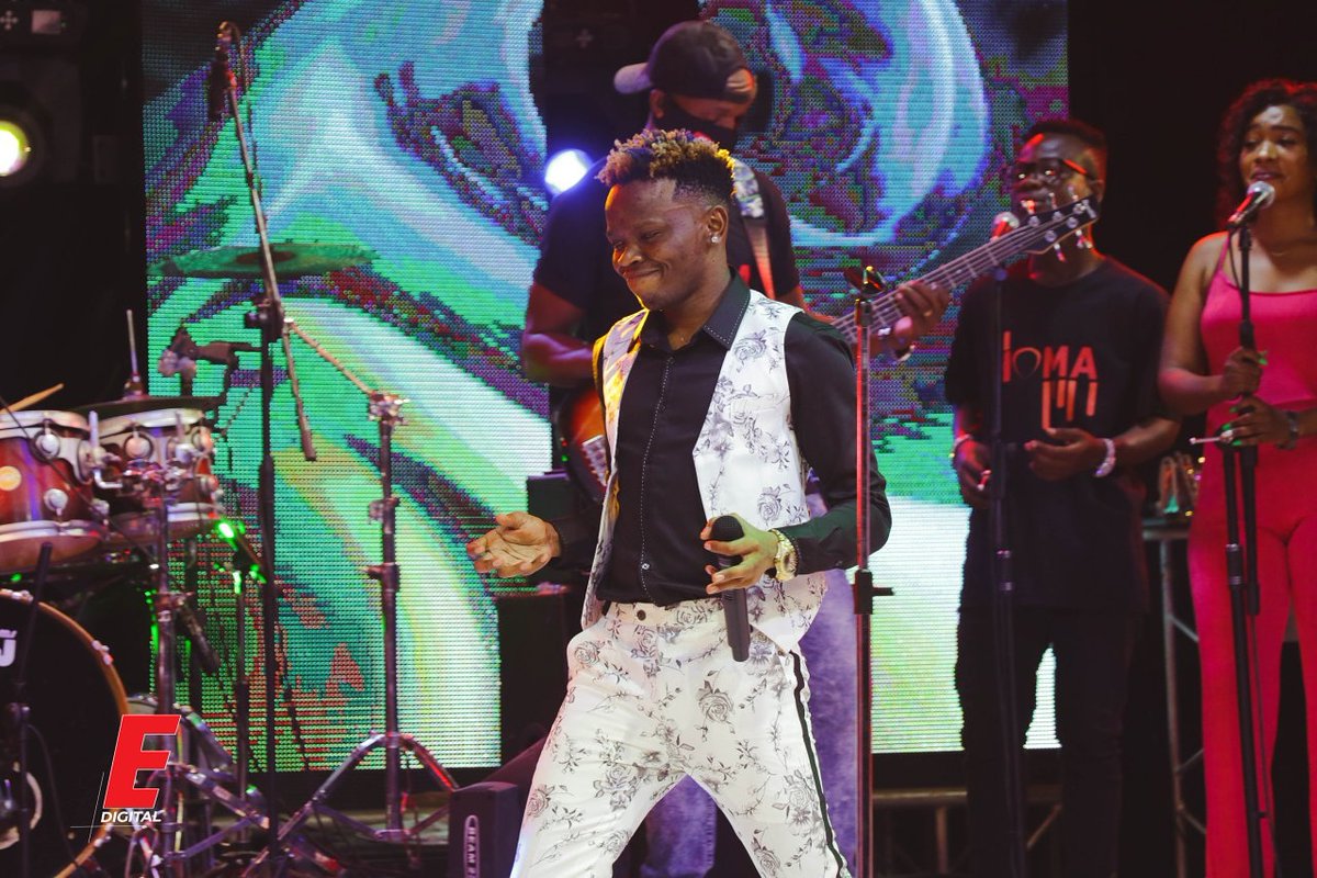 EfmTanzania's tweet photo. BAADHI YA NYIMBO ALIZOWAHI KUANDIKA (KUSHIRIKI KUANDIKA) MARIOO.
.
1. #Umeniweza ya @africanboyJUX .
.
2. #Wasikudanganye ya @officialnandy .
.
3. #Banana ya @dogojanjatz
.
.
4. #Papa ya #Gigy .
.
5. #Pambe @bellachristian1 
.
#ChillAndFeelTheVibe #HomaYaMarioo https://t.co/BdyocM5Olo