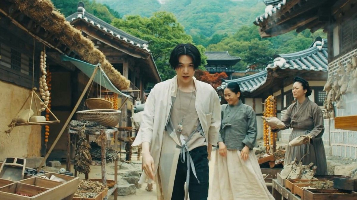 SugaChartData's tweet image. SUGA is the First Korean solo act to have two No. 1 hits on the Worldwide iTunes Album Chart.