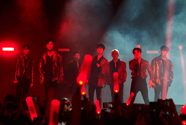 sinosijak131101's tweet photo. Спасибо всем, спасибо мандаринке! 
7KON FOREVER!!!🌸💖
#iKON #iKONinRussia #FlowerRoarwith7KON https://t.co/3nHcGxprg5