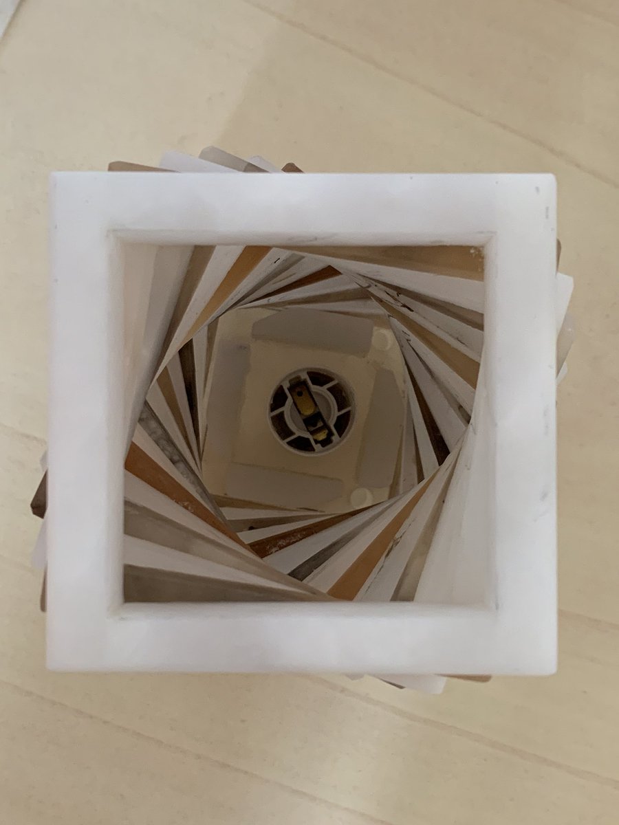 My grandfather has the passion on doing this kind of lights.
So I told him to make one with an hidden box in which I can place a smart home switch!
This is the result. What do you think about it? 
It’s #alexa and #googlehome compatible!!

#smarthome #smartswitch #domotics #bulb