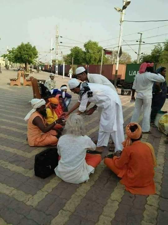 KITAB_Academy's tweet photo. Islam doesn't teach to discriminate rather it teaches abt love, compassion nd humanity. 
#MuslimSaviours https://t.co/V7EFVZfNKV