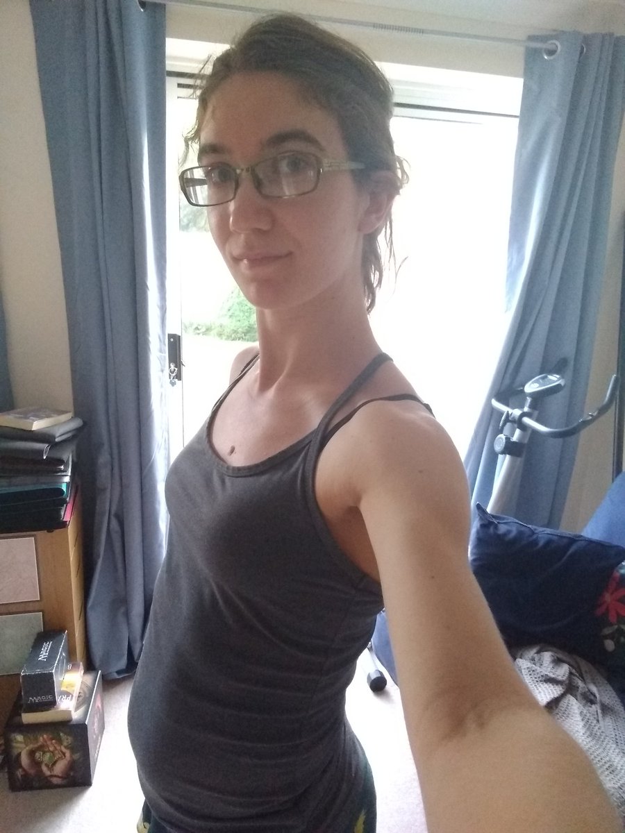 Thread about body image, fitness, flat stomach myths, etc. I've been meaning to do this for ages and hope it's helpful! :)TL;DR I'm the fittest I've ever been. My stomach has never been flat. I'm learning to embrace that.Cw: body image 1/n