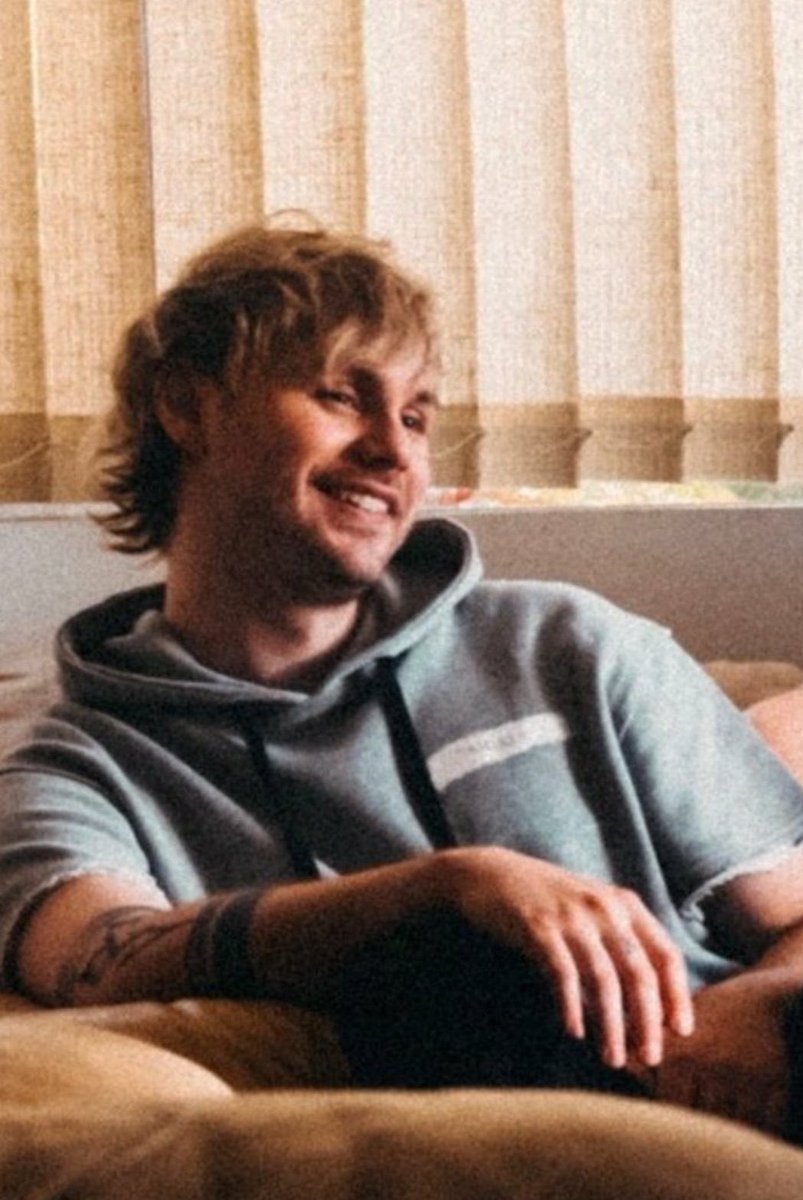 A thread of soft Michael since Lia is feeling sad  also no themes or outline. Just adding soft pictures as I go   @Lia_in_bloom