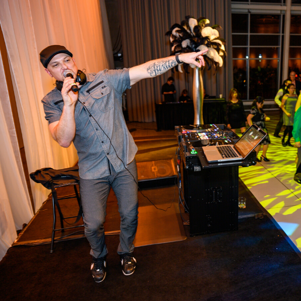 TreadwayEvents's tweet image. Music always sounds better on Friday! Here's a shot of one of our new favorite DJ's, Justin Babbitt from Paradox Productions.

Photo by Evergreen Event Photography 
#portlandevents #eventplanner #friday #treadwayevents