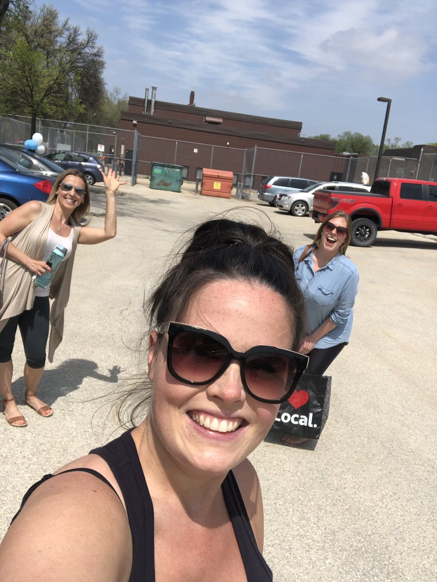 PritchTiff's tweet photo. We miss you Wellington!!!📚🥳💗 @WellingtonWSD @WinnipegSD https://t.co/6m8HE3Uuv3