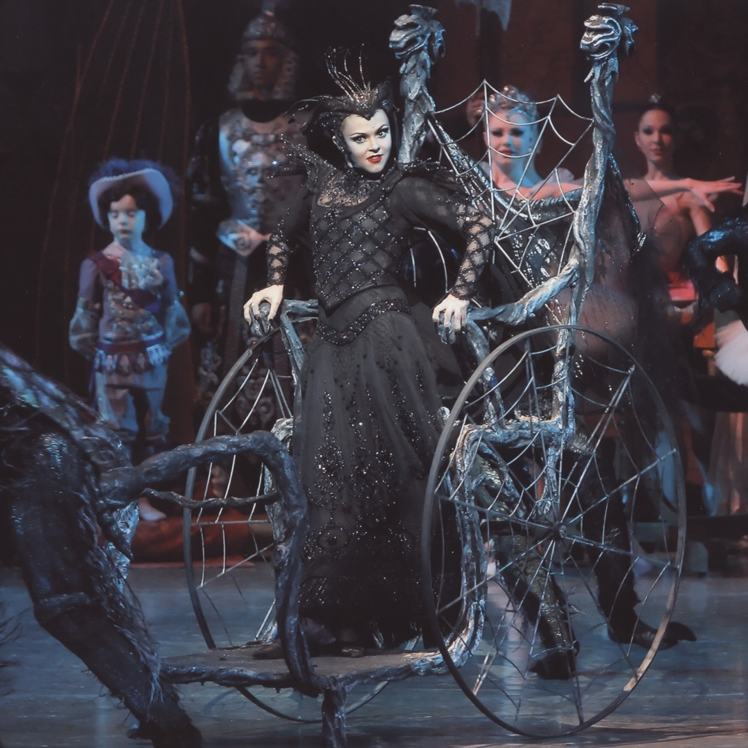 nycballet's tweet photo. Get #NYCBStageReady to play wicked fairy Carabosse from The Sleeping Beauty with Corps de Ballet Member Marika Anderson this weekend, and tag @nycballet in your own Carabosse looks. Her full tutorial is up on our IGTV now. #nycbwell #nycbdancebreak https://t.co/AXWV3rAo1s